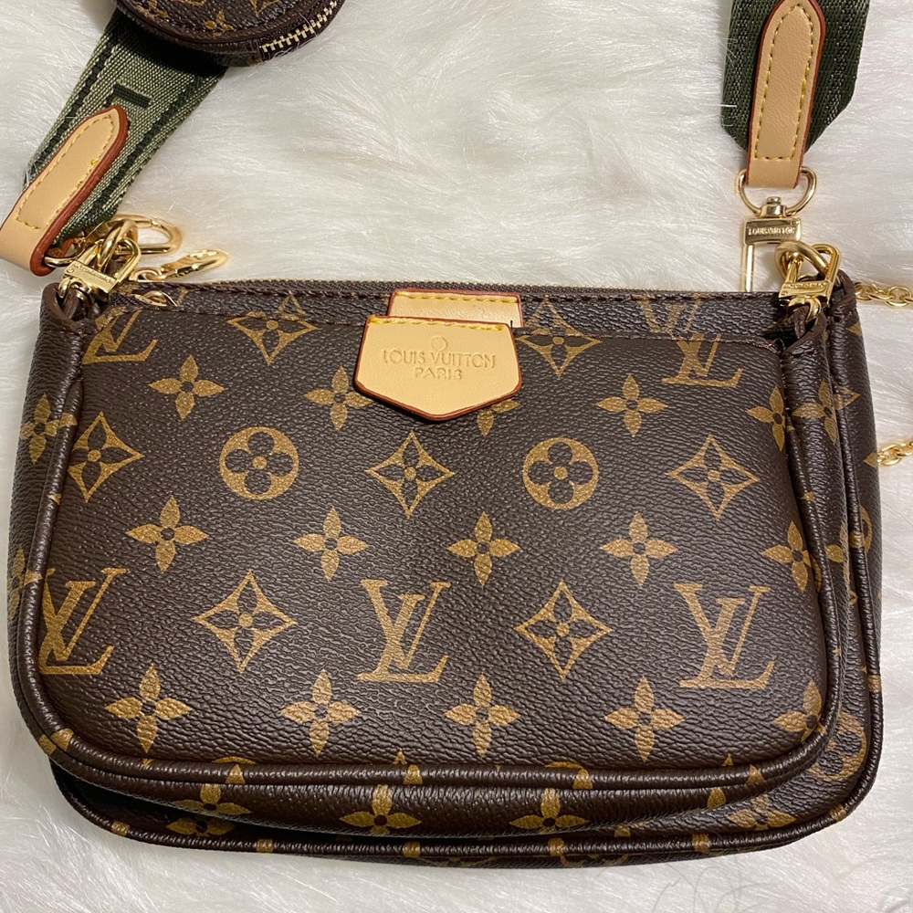 3 piece cross body clutch set.